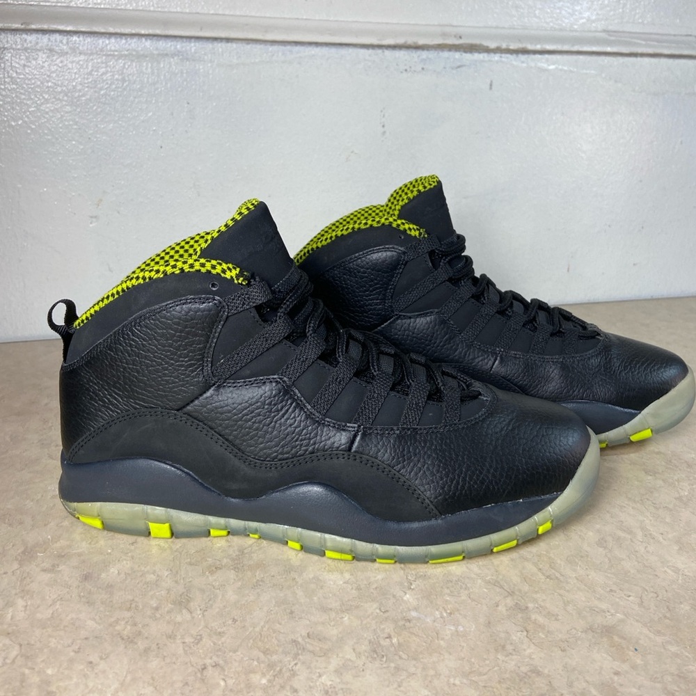 Size 10.5 - Air Jordan 10 Retro Venom 310805-033